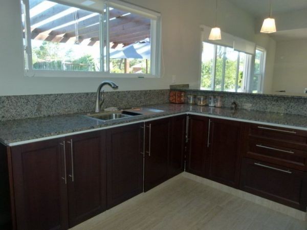 Moderna y cómoda casa en alquiler, ideal para descansar en sus vacaciones.